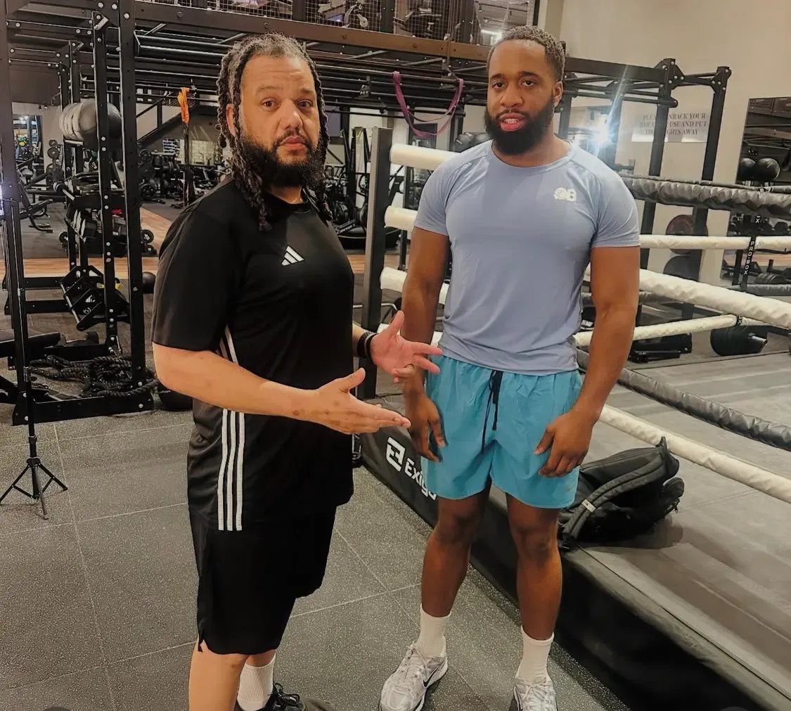 Hybrid in-person boxing gym training combined with online coaching